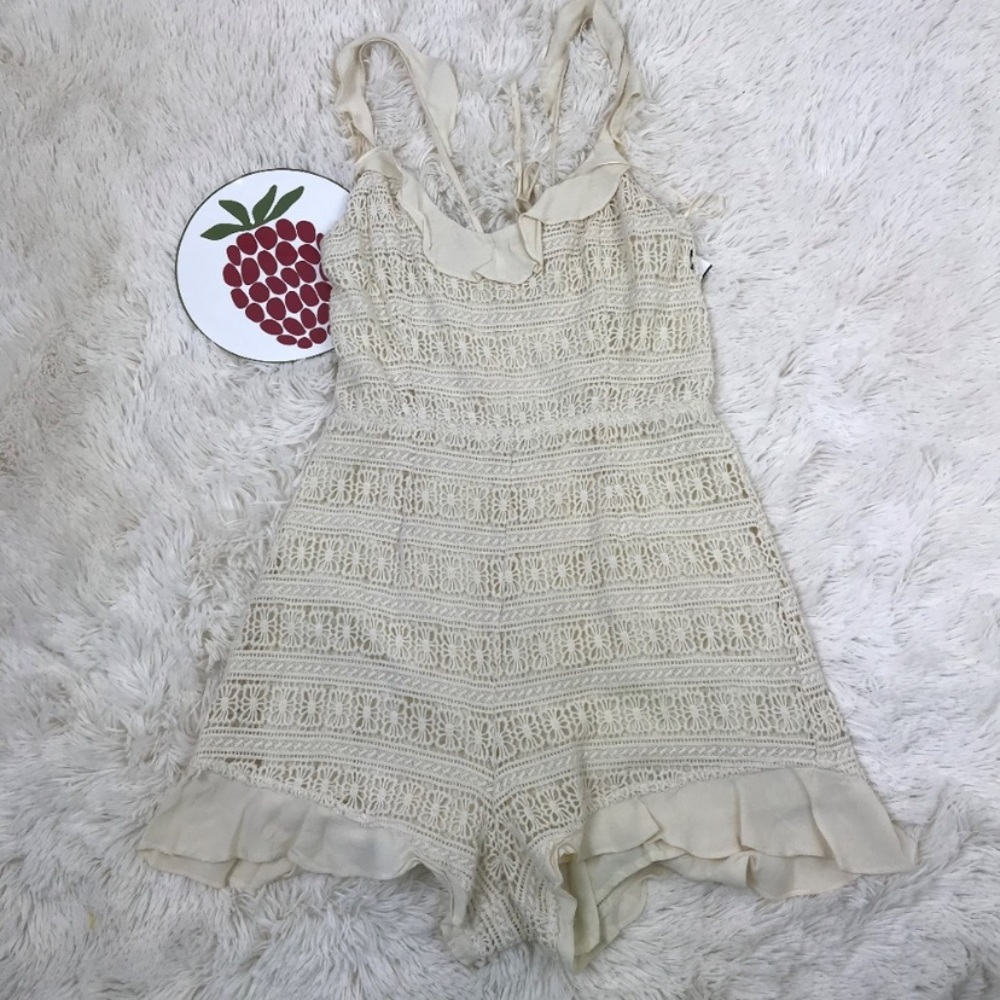 ASTR The Label Ruffle Trim Lace Romper M